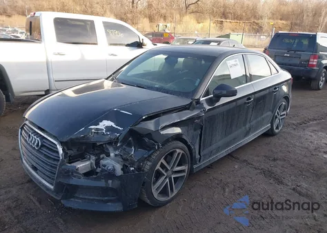 2018 Audi A3 2.0T Premium/2.0T Tech Premium z USA, uszkodzony, nr VIN WAUGUGFF0J1032513